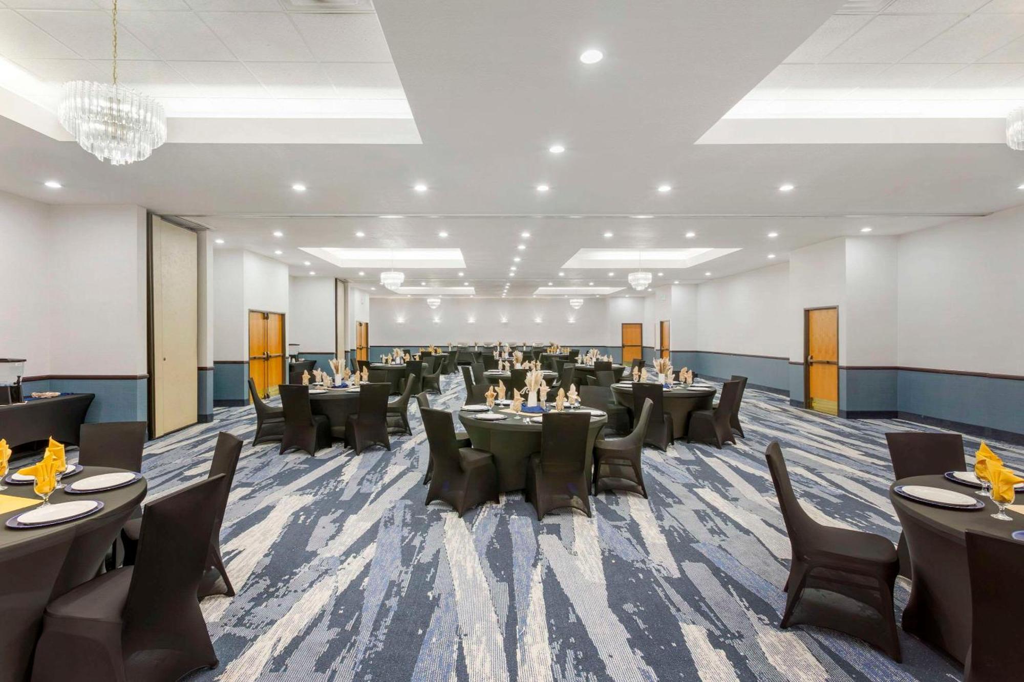 Comfort Suites Ogden Conference Center מראה חיצוני תמונה